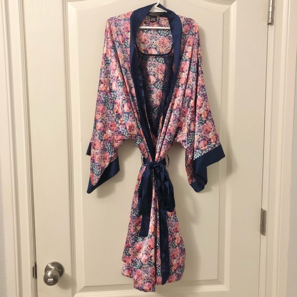 Victoria Secret Slip & Robe Set anniversary wedding - Picture 6 of 7